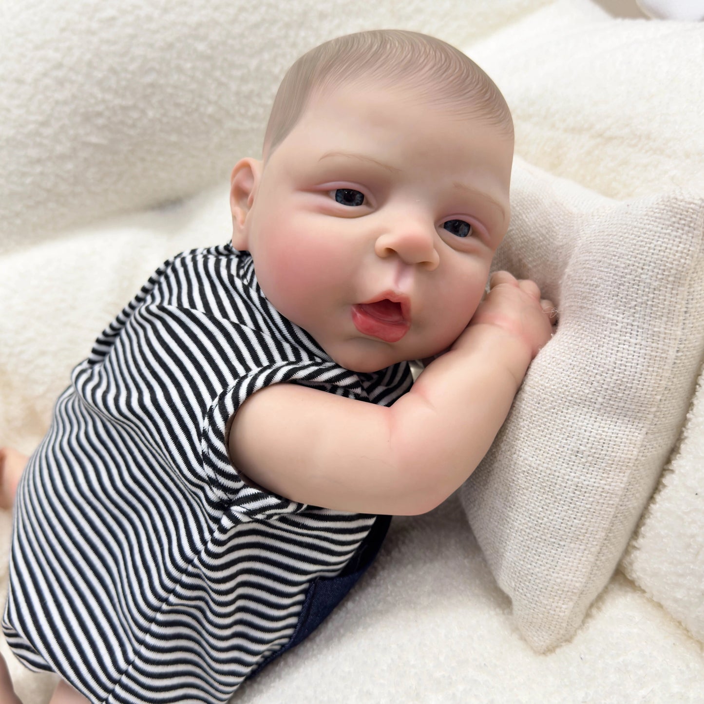 Estella Reborn Baby malované vlasy