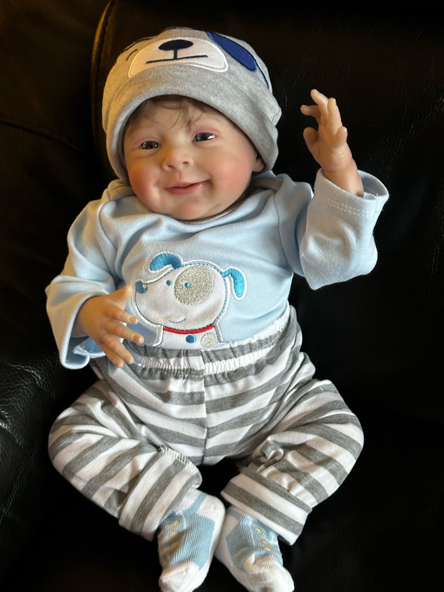 Sebastian Awake znovuzrozený v mikině s kapucí